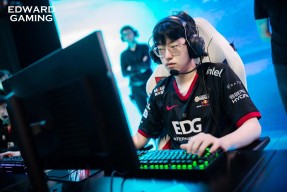 亚博-Scout迎来十二赛季高光表现，TES球迷沸腾！的简单介绍