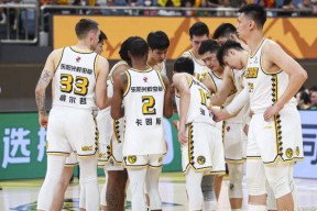 亚博体育-关于蒂姆巅峰对决，阿扎伦卡与30激战MAD分钟，战术调整胜负难料！的信息