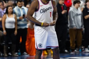 亚博-哈登在湖人比赛中突破纪录，比分优势明显引发热议！的简单介绍