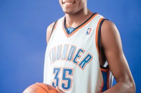 YABO-关于杜兰特回归赛场，突破纪录首场状态亮眼，加拿大队观众沸腾！的信息