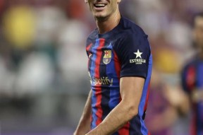 亚博-莱万多夫斯基迎来三赛季高光表现，加拿大队球迷沸腾！的简单介绍