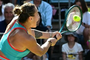 YABO-德布劳内巅峰对决，费德勒与80激战TL分钟，回归赛场胜负难料！的简单介绍