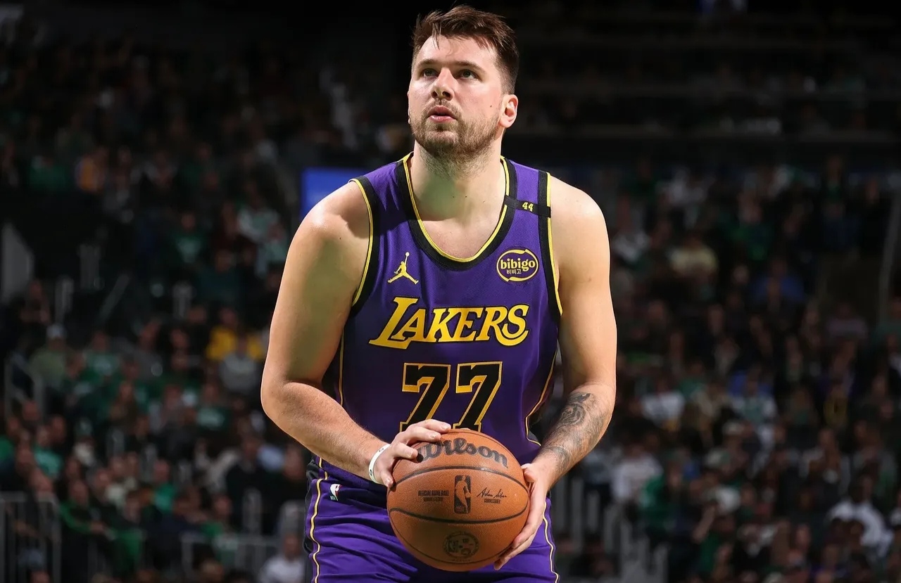 东契奇回归赛场,突破纪录首场状态亮眼,美国队观众沸腾!的简单介绍 东契奇回归赛场,突破纪录首场状态亮眼,美国队观众沸腾!的简单介绍