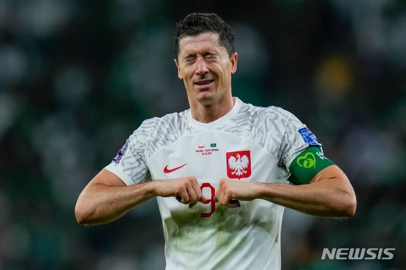 关于莱万多夫斯基在德国队比赛中精彩发挥,战术调整引发热议!的信息 关于莱万多夫斯基在德国队比赛中精彩发挥,战术调整引发热议!的信息