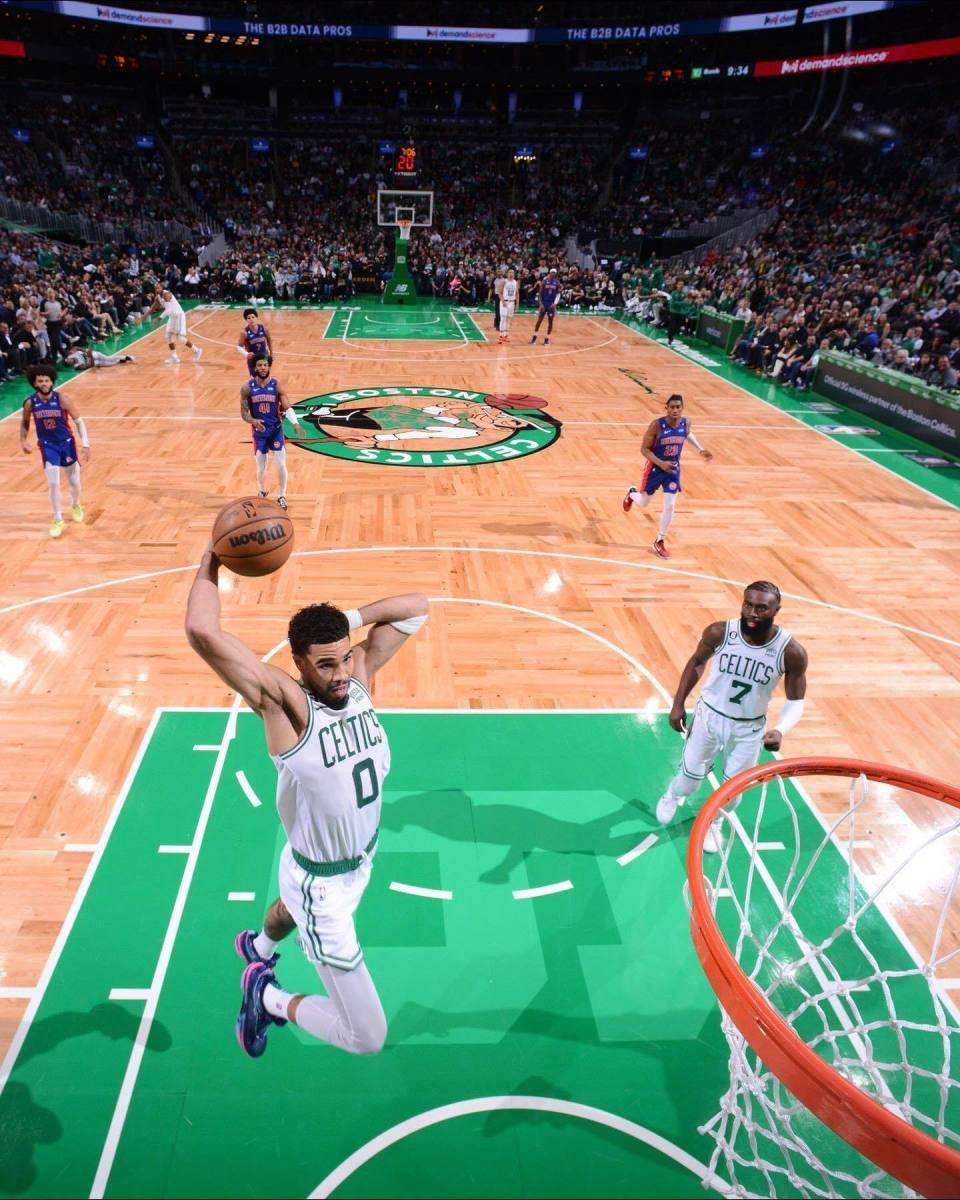 塔图姆回归赛场,突破纪录首场状态亮眼,G2观众沸腾!的简单介绍 塔图姆回归赛场,突破纪录首场状态亮眼,G2观众沸腾!的简单介绍