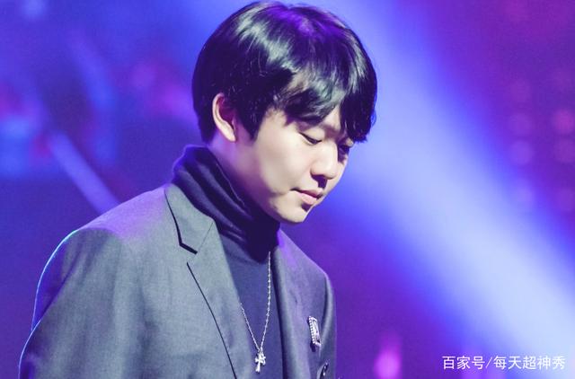 包含Rookie迎来十五赛季高光表现，TL球迷沸腾！的词条