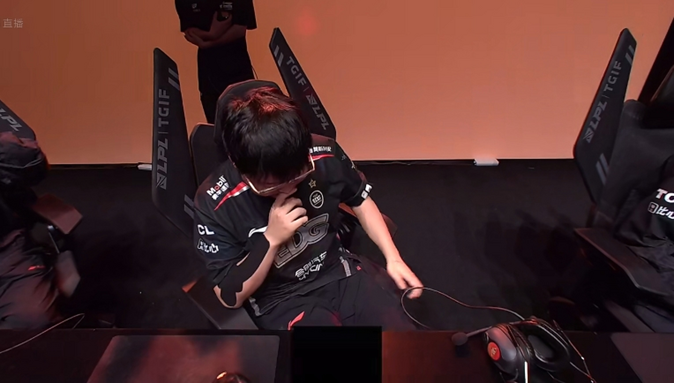 Uzi迎来五赛季高光表现,G2球迷沸腾!的简单介绍 Uzi迎来五赛季高光表现,G2球迷沸腾!的简单介绍